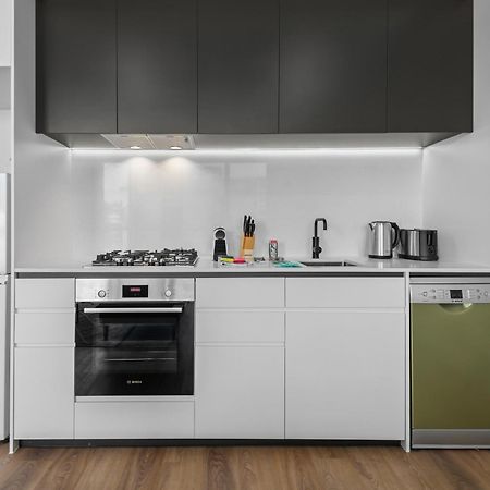 Modern Apartment On Burgundy Precinct & Parklands Мельбурн Экстерьер фото